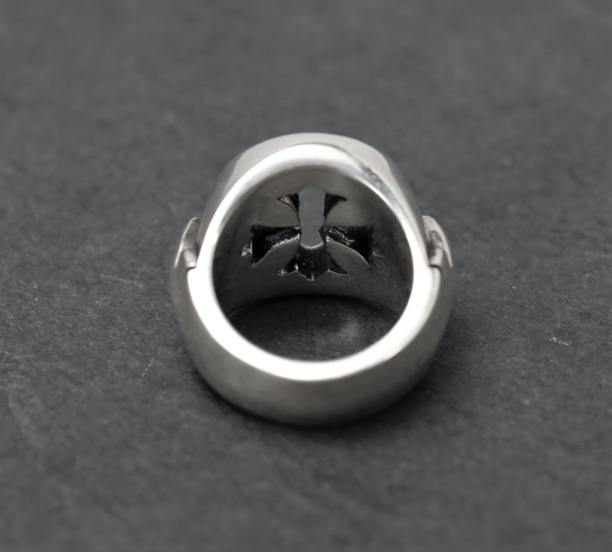 Cut Out Plus Fleur Knee Ring