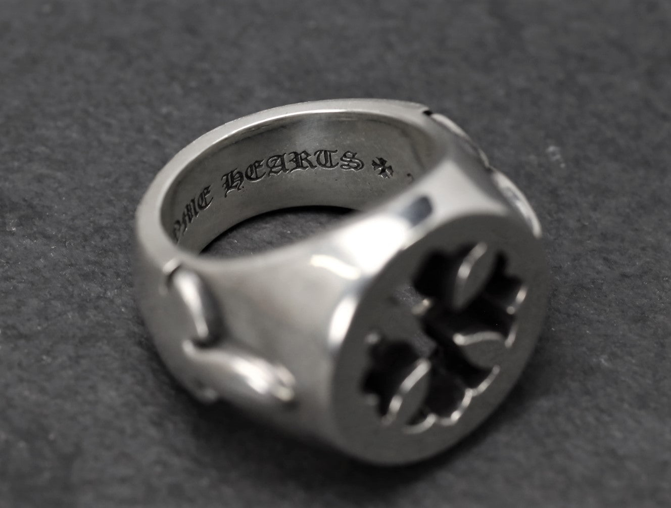 Cut Out Plus Fleur Knee Ring