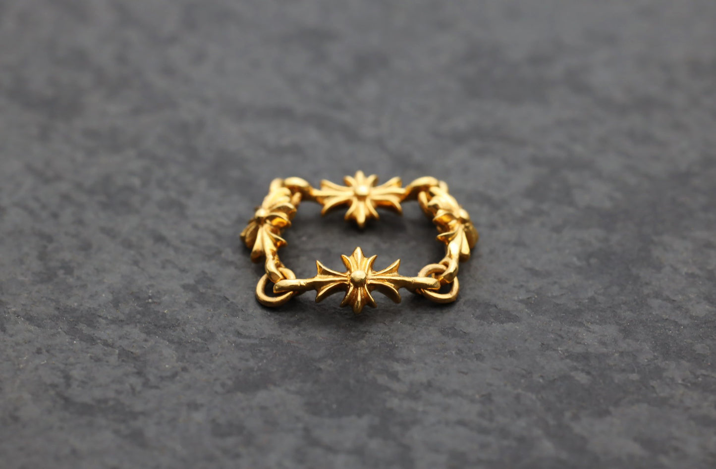 22k Tiny E Ring