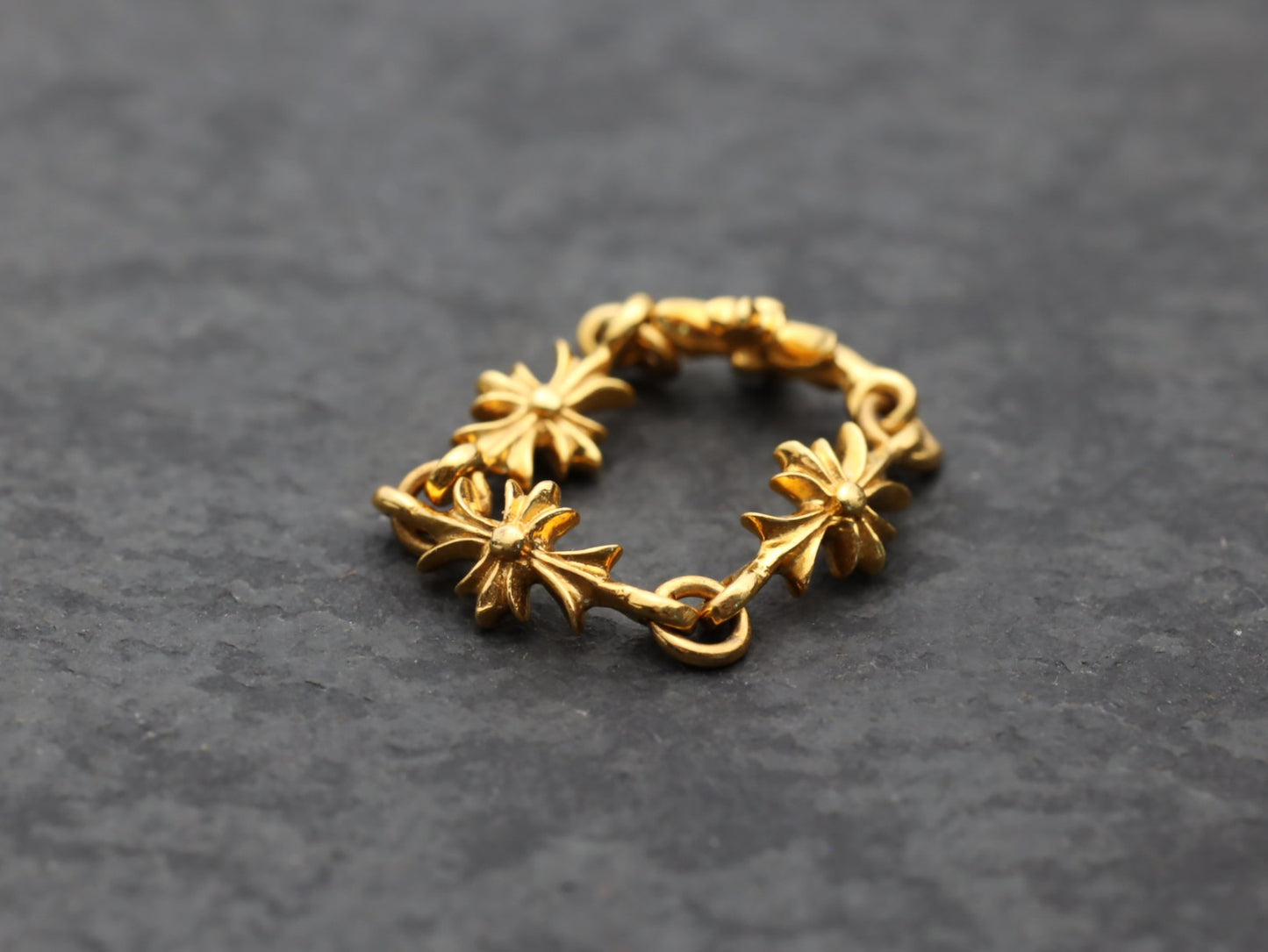 22k Tiny E Ring