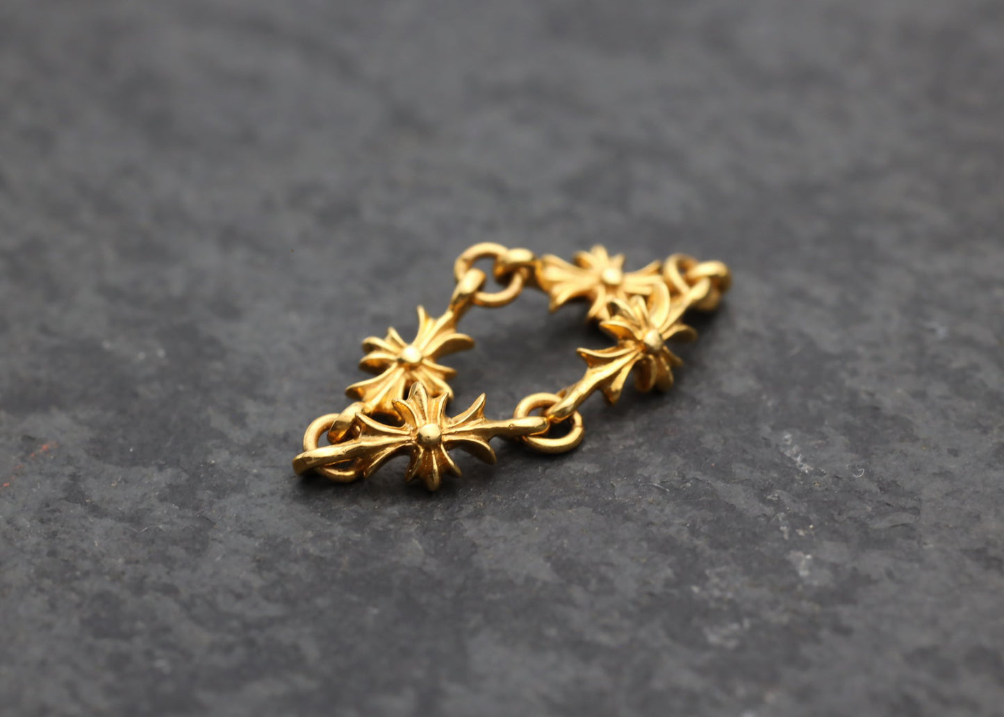 22k Tiny E Ring