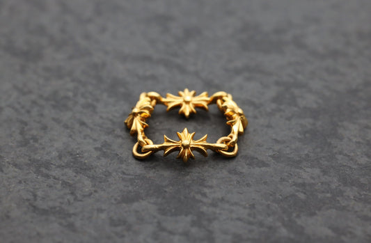 22k Tiny E Ring